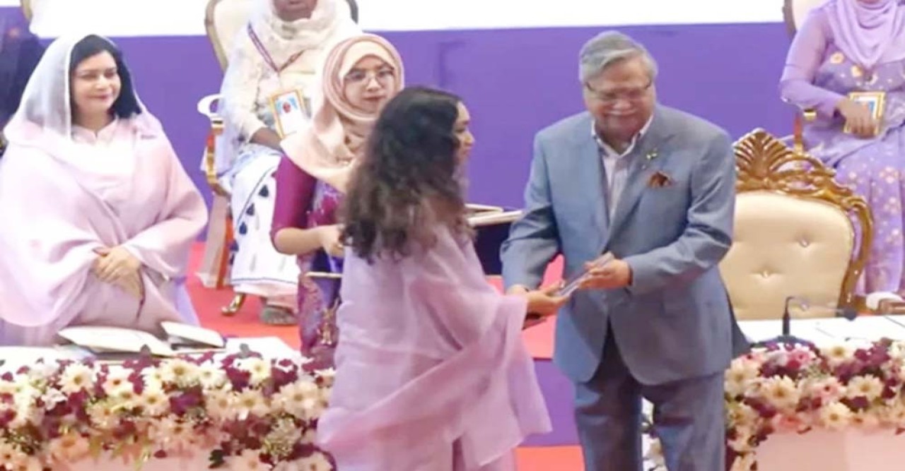 সম্মাননা পেলেন খালেদা জিয়া, রাষ্ট্রপতির কাছ থেকে গ্রহণ করলেন জাইমা রহমান