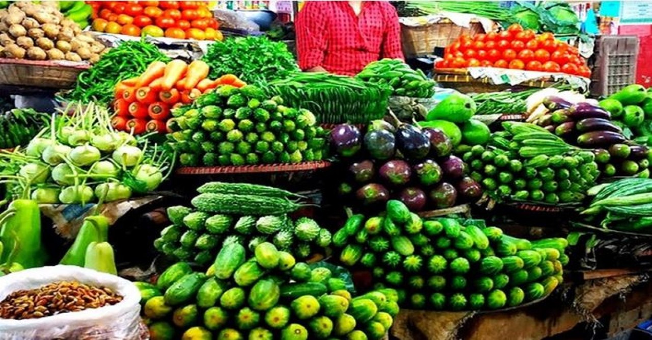 ভরা মৌসুমে পর্যাপ্ত সরবরাহ সত্ত্বেও সবজির দাম চড়া
