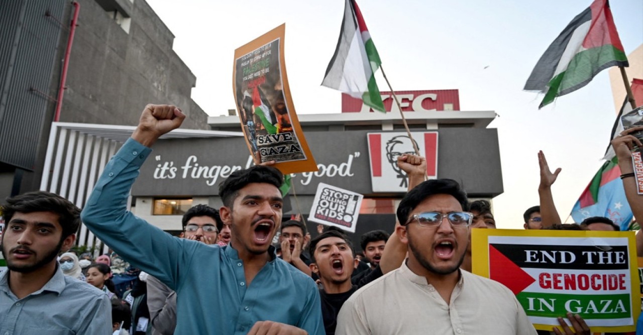 পাকিস্তানে কেএফসিতে ২০ হামলা ও কর্মী নিহত, গ্রেপ্তার ১৬০