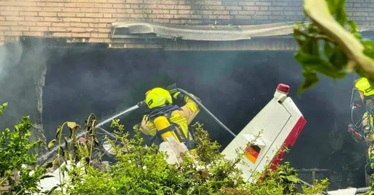 জার্মানিতে বাড়িতে আছড়ে পড়ল বিমান