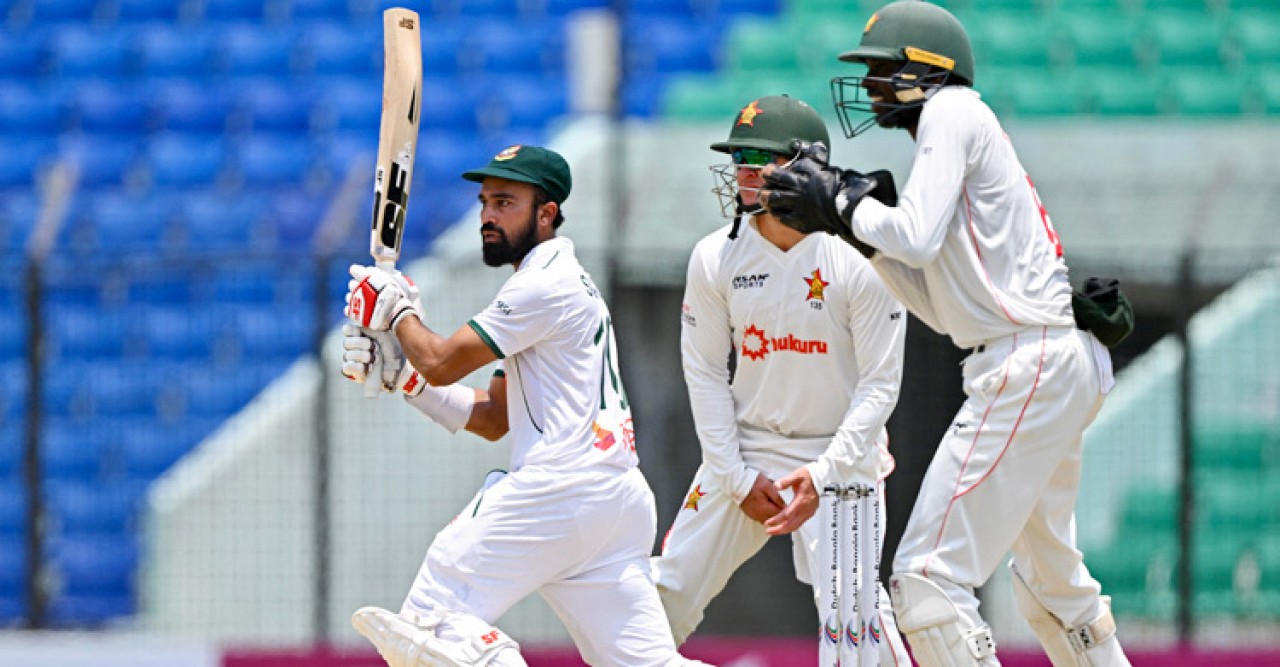 শেষ সেশনে ব্যাটিং ধস, লিড নিয়েও অস্বস্তিতে বাংলাদেশ