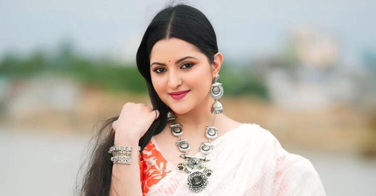 কাচের বাড়ি বানাচ্ছেন পরীমনি