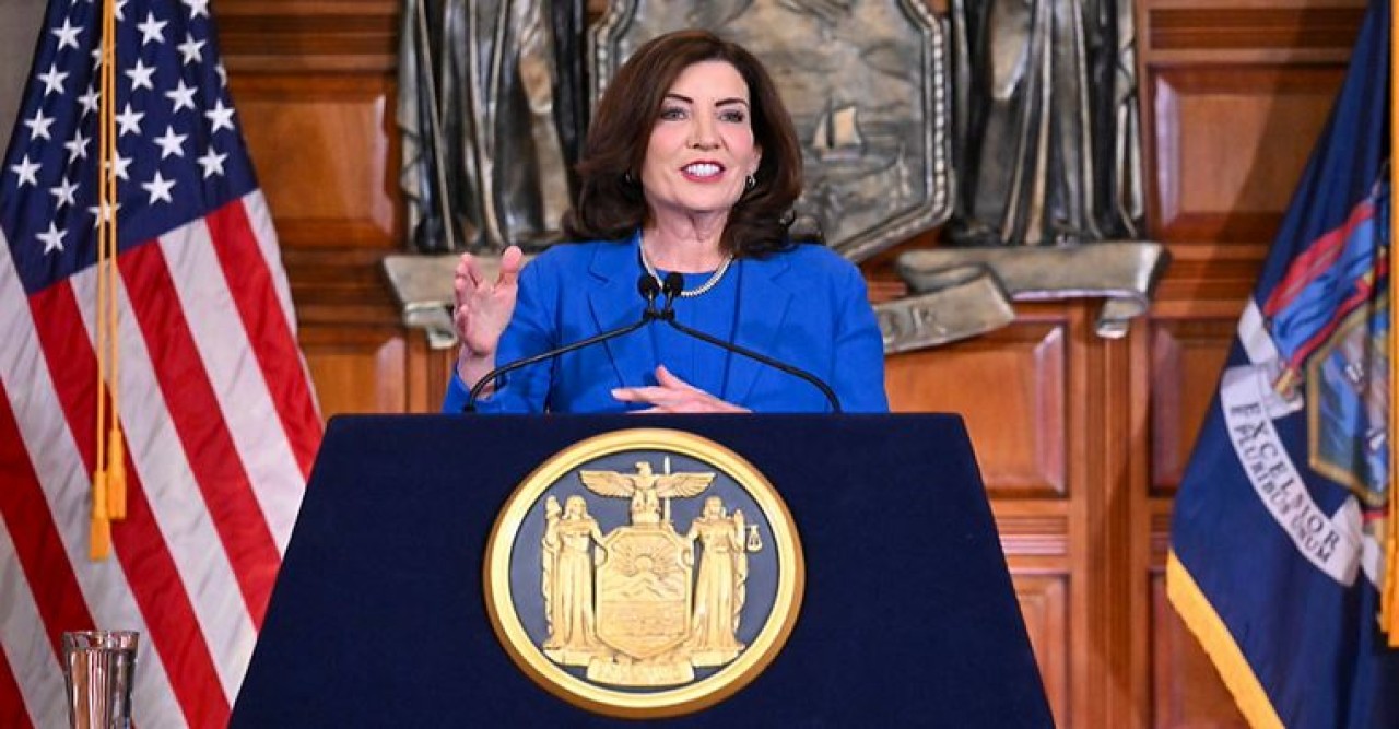 নিউইয়র্কের গভর্নর ক্যাথি হোকুলের জনপ্রিয়তা বাড়ছে