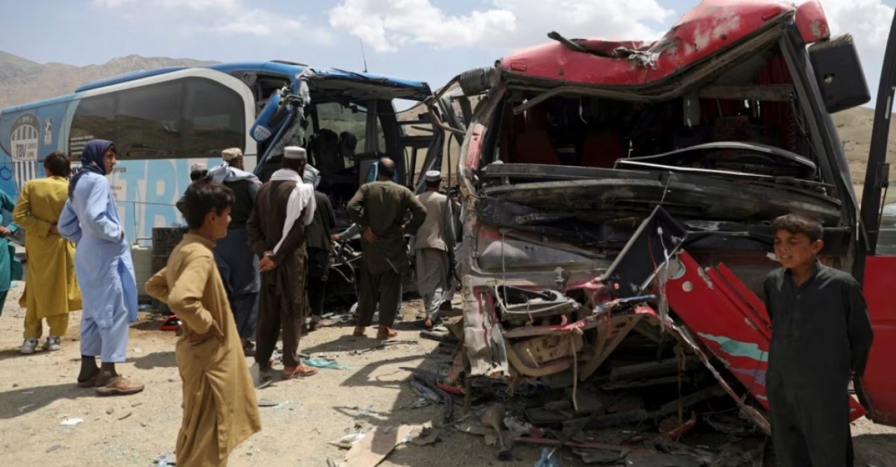 আফগানিস্তানে ট্রাক-মোটরসাইকেলের সঙ্গে বাসের সংঘর্ষে নিহত ৭৩