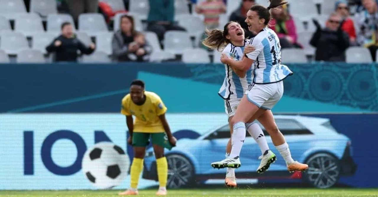 শেষ সময়ের গোলে হার এড়াল আর্জেন্টিনা