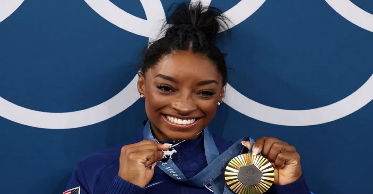 সোনা জিতে গলায় ‘বিশেষ নেকলেস’ পরলেন বাইলস