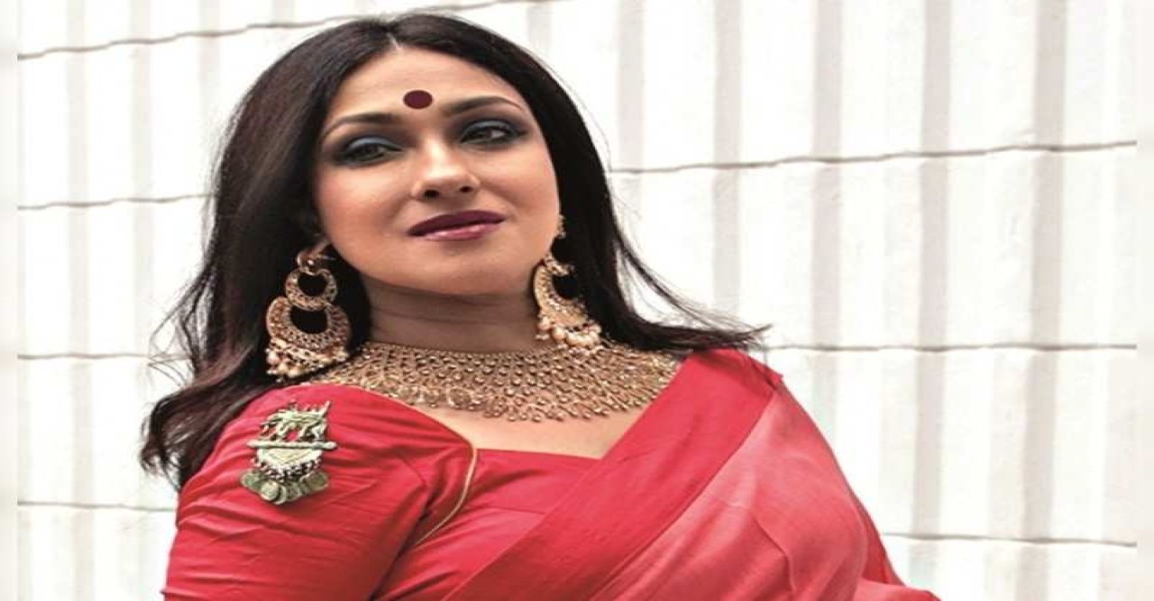 বিকিনি পরা ছবি পোস্ট করে ট্রলের শিকার ঋতুপর্ণা