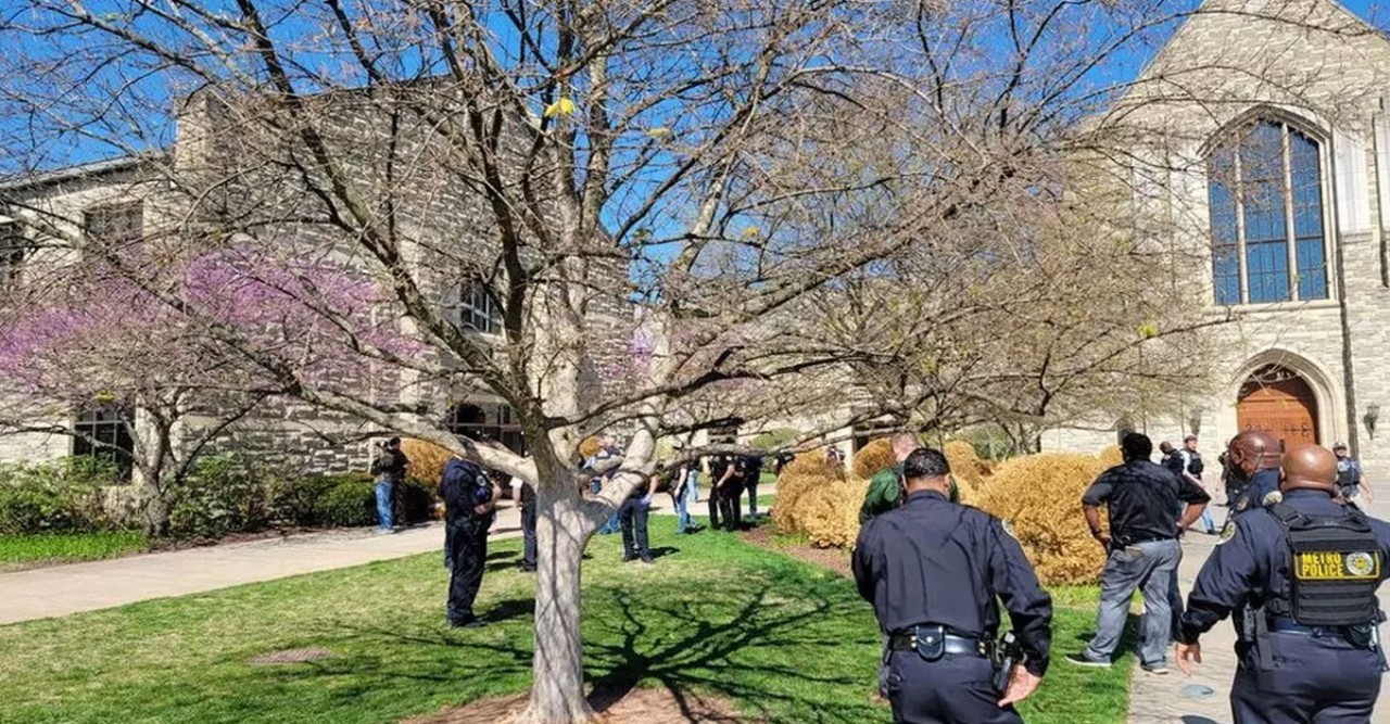 মার্কিন স্কুলে নারী বন্দুকধারীর গুলিতে নিহত ৬