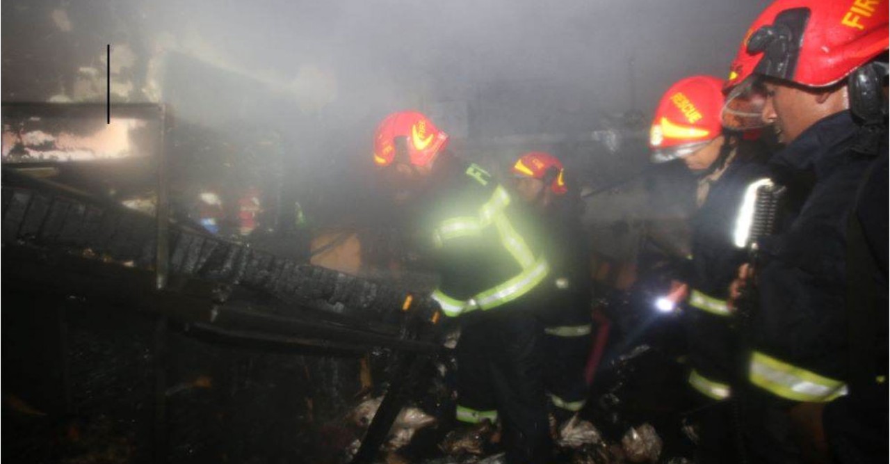 এবার বরিশাল প্লাজা মার্কেটে আগুন, নিয়ন্ত্রণে ১৪ ইউনিট