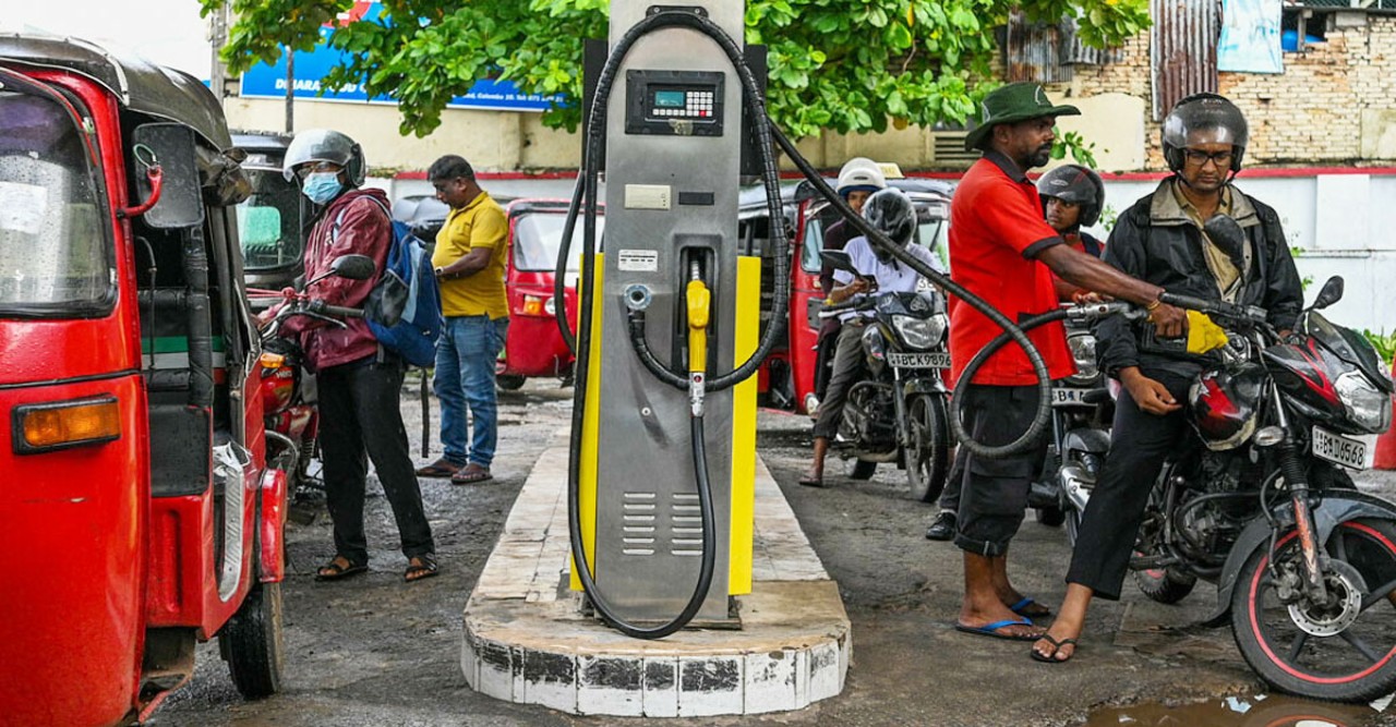 আইএমএফের ঋণের কিস্তির পর জ্বালানির দাম কমল শ্রীলঙ্কায়
