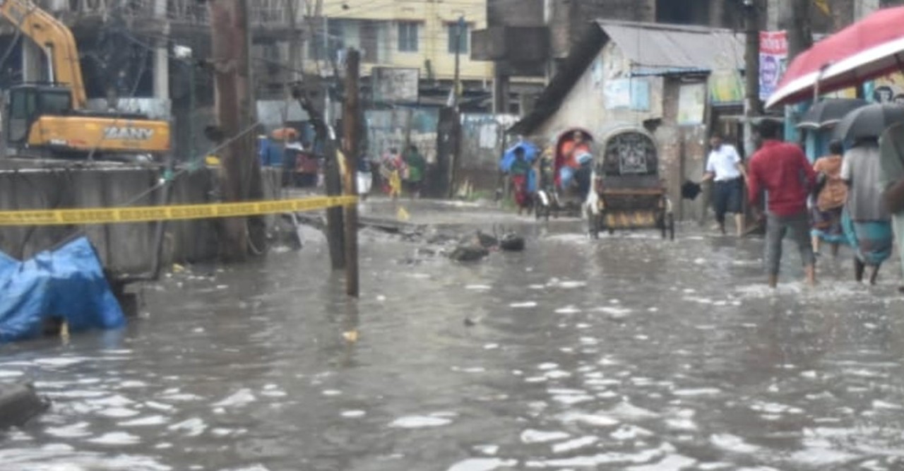 চট্টগ্রামে ২২ মিলিমিটার বৃষ্টিতে নিম্নাঞ্চলে জলাবদ্ধতা