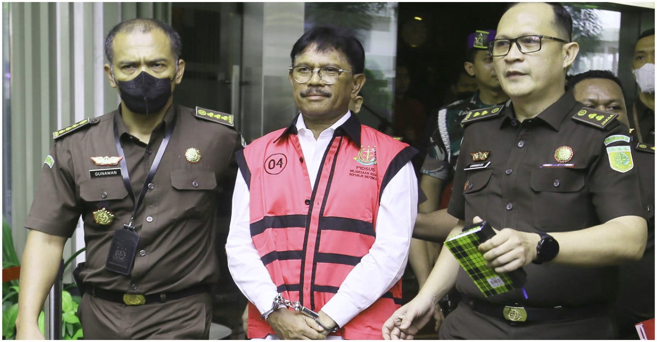 দুর্নীতির মামলায় ইন্দোনেশিয়ার মন্ত্রী গ্রেপ্তার