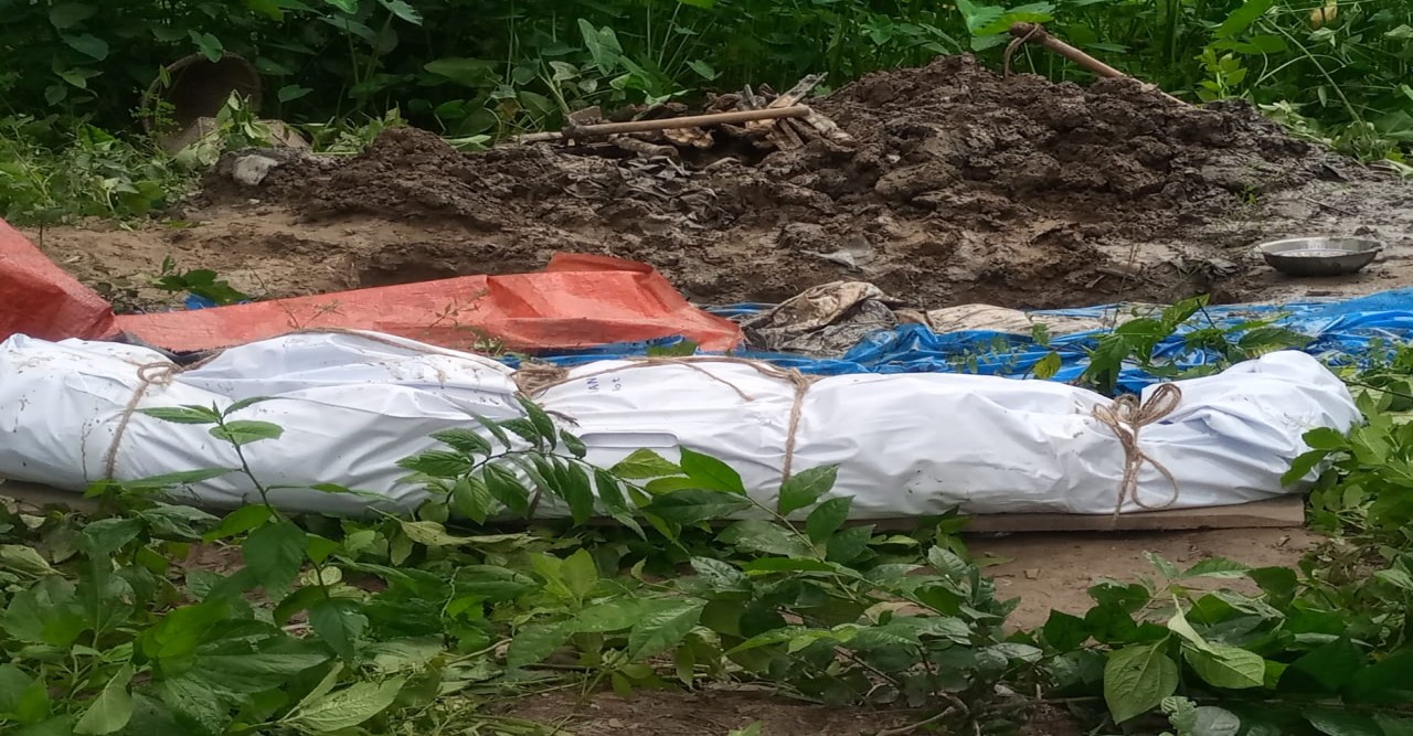 মতলবে ২ মাস ১০ দিন পর কবর থেকে লাশ উত্তোলন