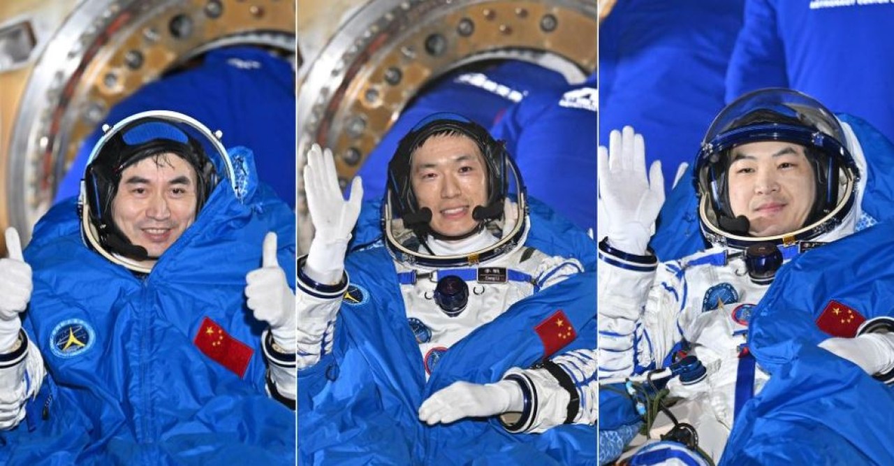 শেনচৌ-১৮ মহাকাশযানের রিটার্ন ক্যাপসুলটি সফলভাবে অবতরণ করেছে