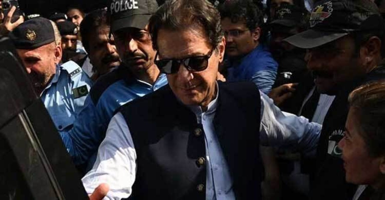 কঠোর অবস্থান থেকে সরে আসার সিদ্ধান্ত ইমরান খানের