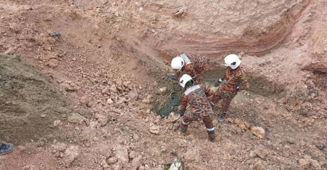 মালয়েশিয়ায় মাটিচাপা পড়ে তিন বাংলাদেশির মৃত্যু
