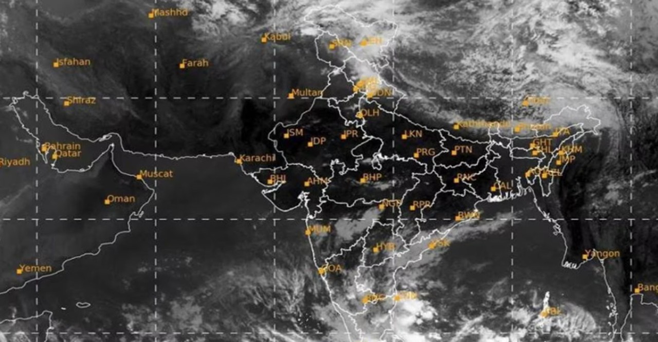 মোখা : বন্ধের দিনেও খোলা থাকবে দুর্যোগ মন্ত্রণালয়
