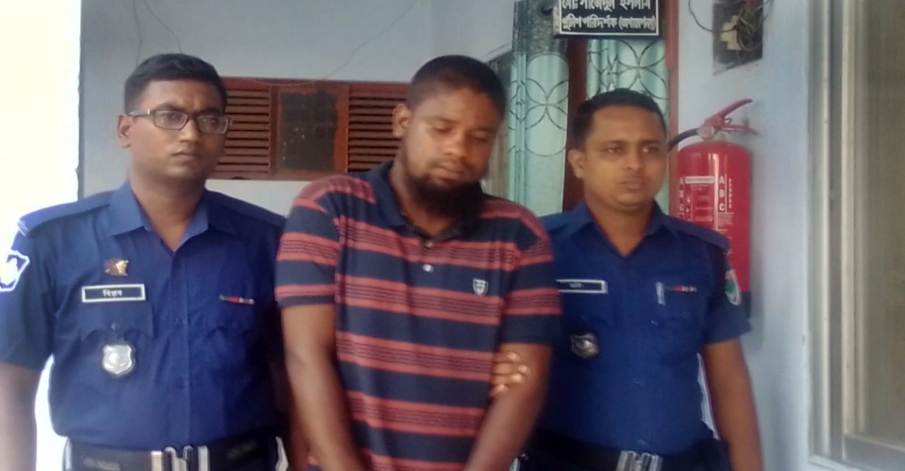 নড়াইলে অধ্যক্ষ লাঞ্ছিত : আরো এক আসামি গ্রেফতার