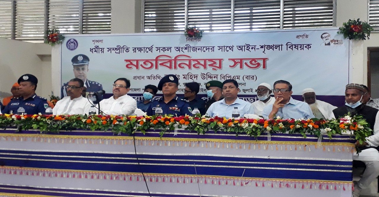 নড়াইলের সাহাপাড়ার ক্ষয়ক্ষতি, সম্পদের চেয়ে বিশ্বাস ও অনুভূতিতে আঘাত হেনেছে’-খুলনা রেঞ্জ ডিআইজি