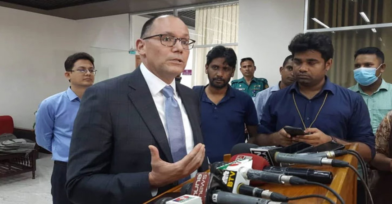 বাংলাদেশের নির্বাচন নিয়ে যুক্তরাষ্ট্রের মাথা ব্যথা নেই: মার্কিন রাষ্ট্রদূত