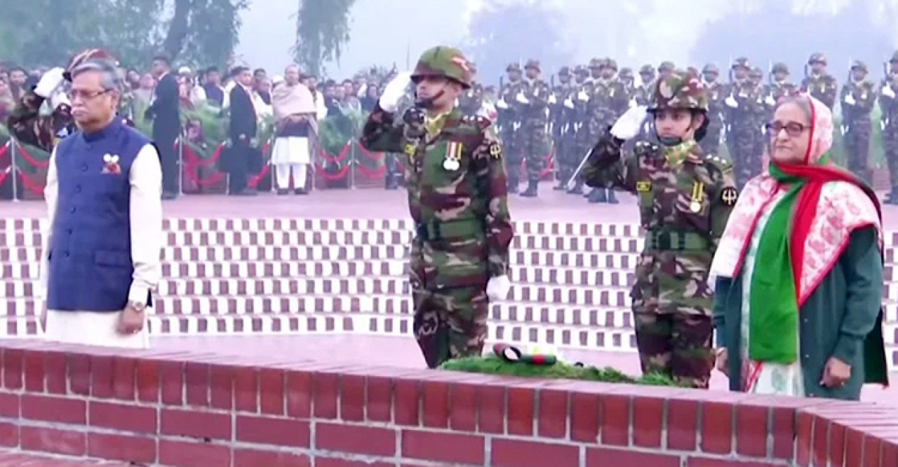 জাতীয় স্মৃতিসৌধে রাষ্ট্রপতি ও প্রধানমন্ত্রীর শ্রদ্ধা