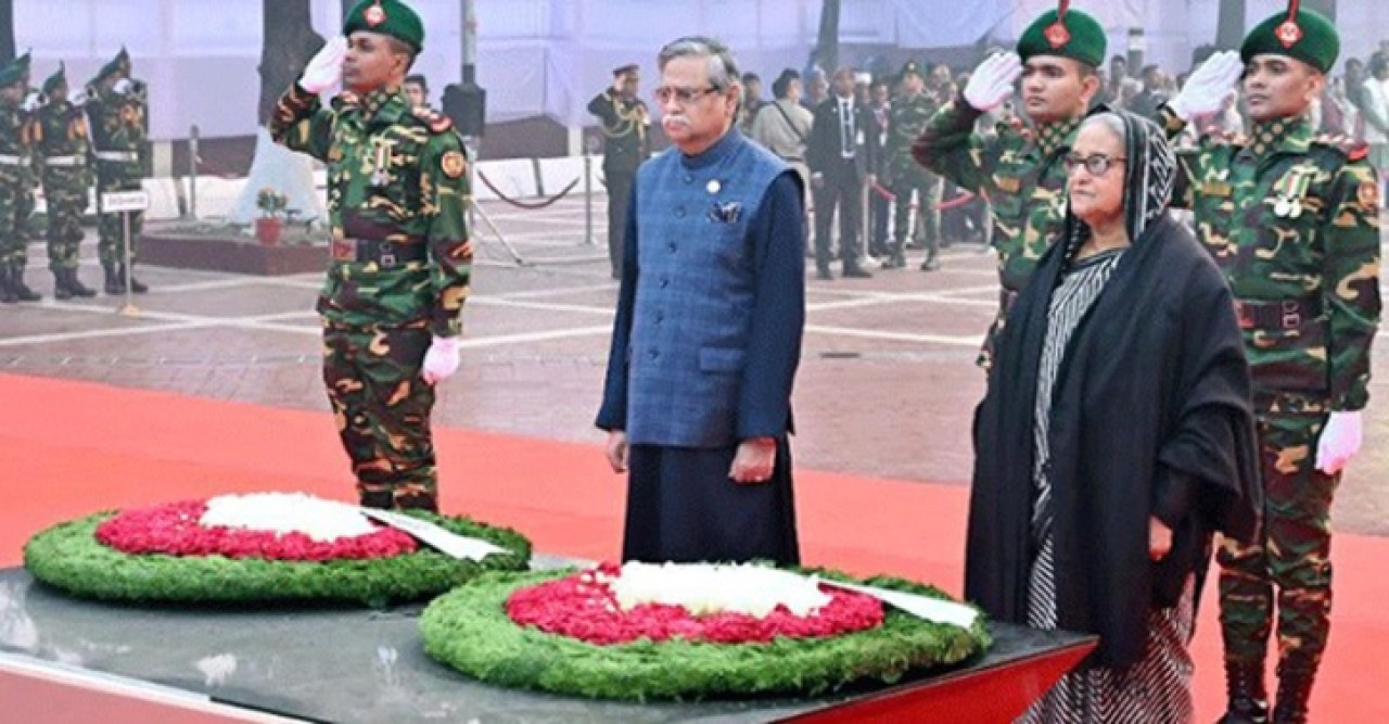 শহীদ বুদ্ধিজীবী স্মৃতিসৌধে রাষ্ট্রপতি-প্রধানমন্ত্রীর শ্রদ্ধা