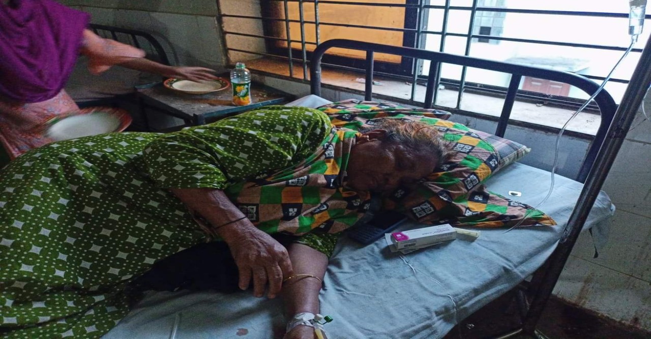 পুর্ব শত্রুতার জেরে বাড়িতে হামলা, সাংবাদিকের মা গুরুতর আহত