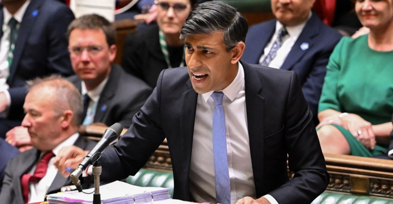 স্কুলে ‘লিঙ্গ পরিচয় শিক্ষা’ নিষিদ্ধ করছে যুক্তরাজ্য