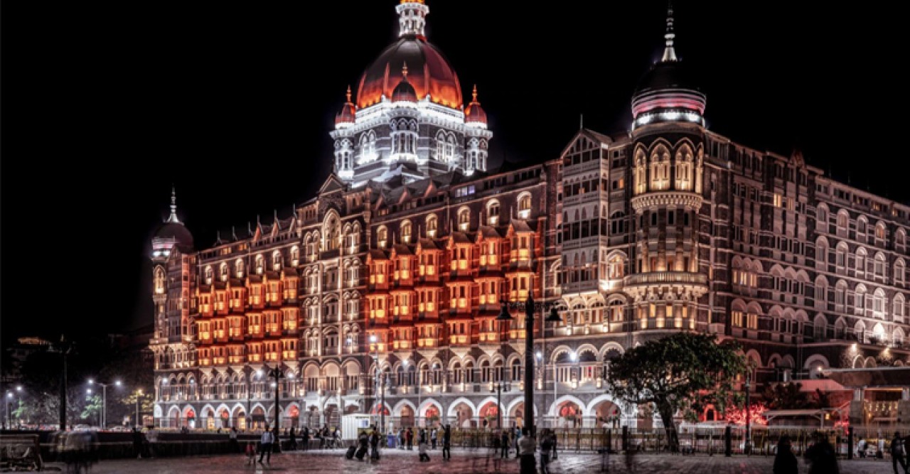 মুম্বাই বিমানবন্দর-তাজ হোটেল উড়িয়ে দেওয়ার হুমকি !