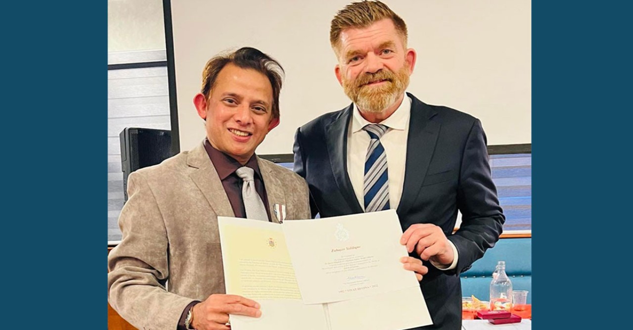 ‘কুইন এলিজাবেথ প্লাটিমান মেডেল’ অ্যাওয়ার্ড পেলেন প্রবাসী জুবায়ের