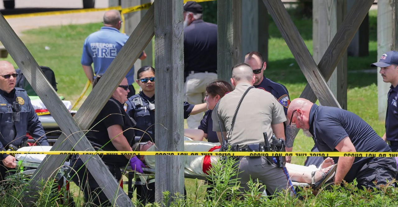 যুক্তরাষ্ট্রে ভেঙে পড়ল এলিভেটেড ওয়াকওয়ে, আহত ২১