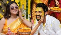 গায়েহলুদে কেমন সাজলেন সৌরভ-দর্শনা?