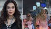 কাপড়ে মাথা ঢেকে বাইকে চড়ে সিনেমার প্রিমিয়ারে নুসরাত ফারিয়া