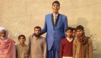 মারা গেলেন পাকিস্তানের লম্বা মানুষ জিয়া রশিদ