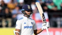 প্রথম দিনেই ইংল্যান্ডের ওপর চড়াও ভারত