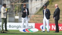 নাহিদ রানাকে নিয়ে বোলিংয়ে বাংলাদেশ