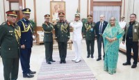 নবনিযুক্ত পিএসওকে লেফটেন্যান্ট জেনারেল র‍্যাংক ব্যাজ পরিধান