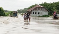 রিমালের তাণ্ডবে লণ্ডভণ্ড উপকূল, প্লাবিত গ্রামের পর গ্রাম
