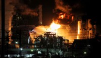 যুক্তরাষ্ট্রে শেভরনের তেল রিফাইনারিতে আগুন