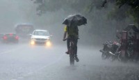 ১৯ অঞ্চলে ৬০ কিলোমিটার বেগে ঝোড়ো হাওয়াসহ বৃষ্টির আভাস