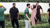 ‘পরিবার নিয়ে খারাপ মন্তব্য’ করায় সমর্থকের দিকে তেড়ে গেলেন হারিস