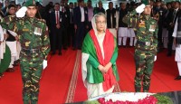 বঙ্গবন্ধুর প্রতিকৃতিতে প্রধানমন্ত্রীর শ্রদ্ধা